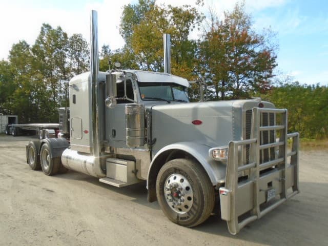 Peterbilt 389 2023